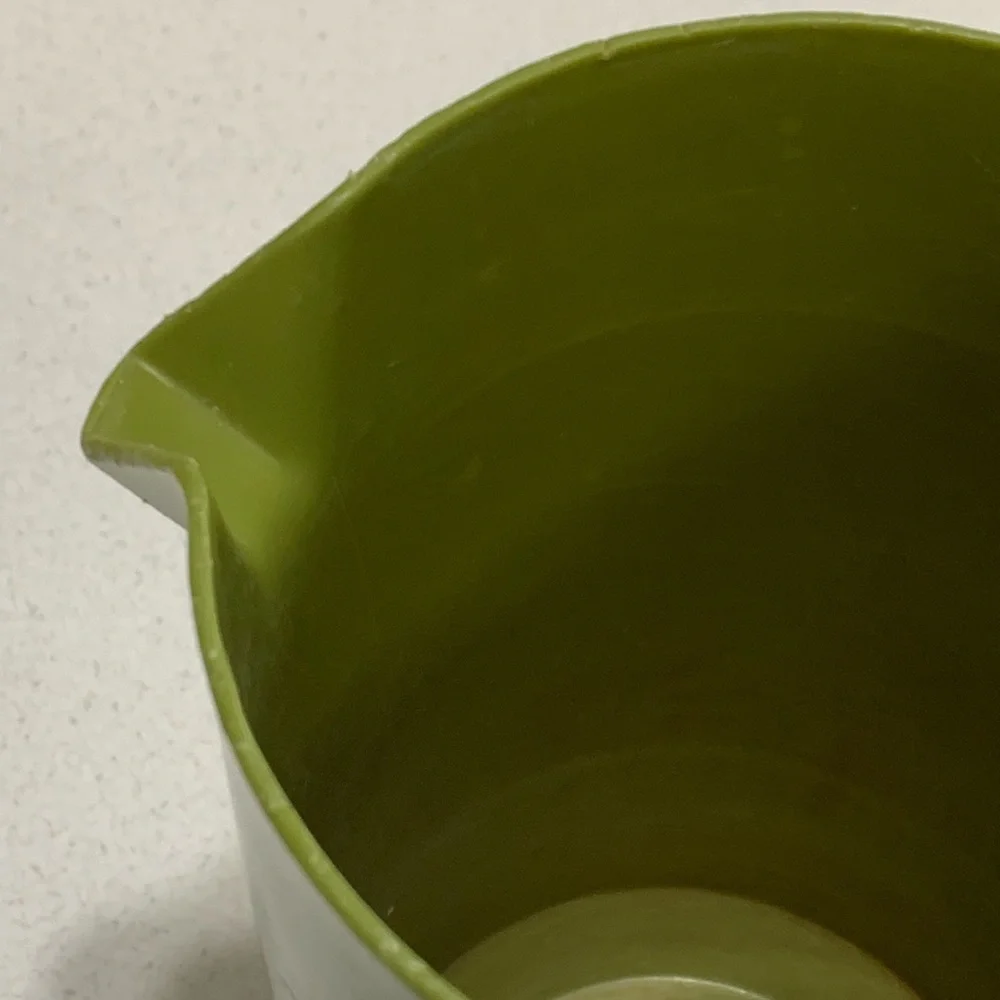 Rubbermaid Pitcher 2 1/4 Quarts drinking vintage Green MCM lid serve ware